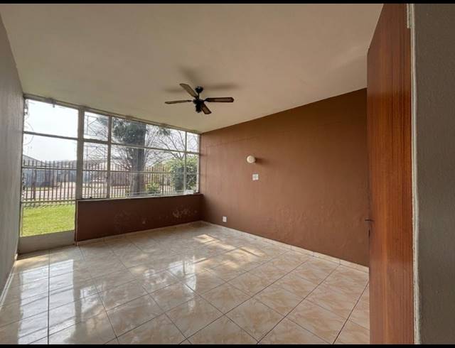 3 BEDROOM FLAT FOR SALE IN VEREENIGING CENTRAL